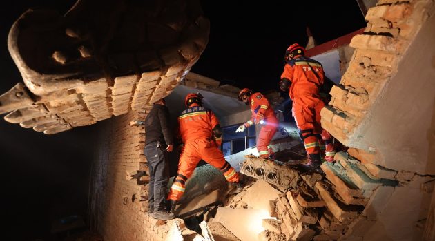 Κίνα: Συνεχίζεται ο απολογισμός από τον φονικό σεισμό στην Γκανσού, μεγέθους 6,2 Ρίχτερ, με τουλάχιστον 118 νεκρούς και πάνω από 200 τραυματίες