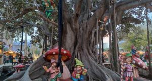 Χριστουγεννιάτικο Πάρκο στην Πάτρα: Το «Δέντρο των Ξωτικών» (Photos)