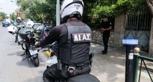 Ολυμπιακό Χωριό: Αυτοκίνητο παρέσυρε και τραυμάτισε αστυνομικούς της ΔΙΑΣ