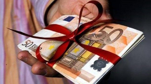 Δώρο Χριστουγέννων: Τελευταία ημέρα σήμερα για την πληρωμή του στους μισθωτούς του ιδιωτικού τομέα
