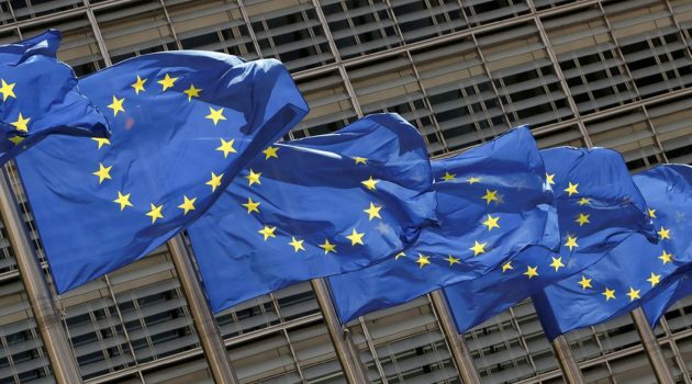 Ευρωβαρόμετρο: Το 70% των Ελλήνων πιστεύει ότι ωφεληθήκαμε από την ΕΕ