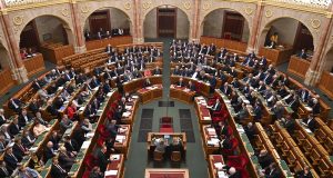 Ουγγαρία: Απαγόρευση των χρηματοδοτήσεων από το εξωτερικό για προεκλογικές εκστρατείες…