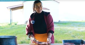 Φυτείες Αιτωλοακαρνανίας: Τσιγαρίδες και σούπα τραχανά από την Λαμπρινή (Video)