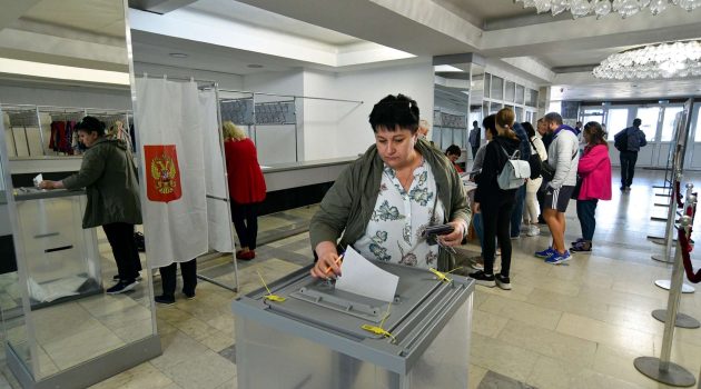 Ψηφοφορία για τις προεδρικές εκλογές και στις τέσσερις προσαρτημένες από τη Μόσχα περιοχές της Ουκρανίας