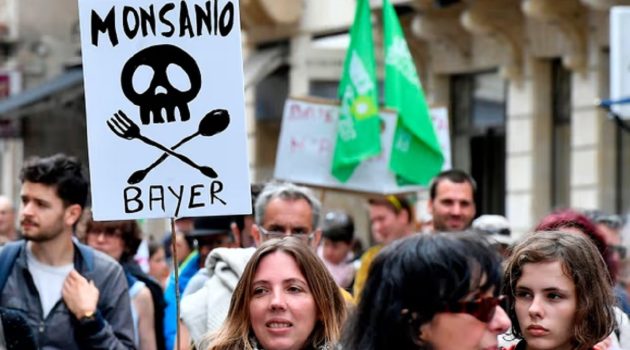 ΗΠΑ: Δικαστήρικο καταδίκασε τη Monsanto να πληρώσει πρόστιμο 857 εκατ. για έκθεση πολιτών σε «αιώνια» χημικά PCB