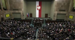 Πολωνία: Αντισυνταγματικές έκρινε το νέο κοινοβούλιο τις δικαστικές μεταρρυθμίσεις της…