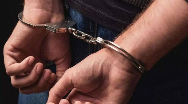 Αιγιάλεια: Συνελήφθησαν τέσσερις άνδρες για κλοπή 10.000 ευρώ από κατάστημα
