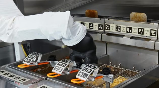 ΗΠΑ: Ανοίγει το πρώτο εστιατόριο στον κόσμο στο οποίο δουλεύουν μόνο ρομπότ