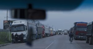  Ουκρανία: Τα σύνορα με την Πολωνία πέρασαν 30 φορτηγά κενά…