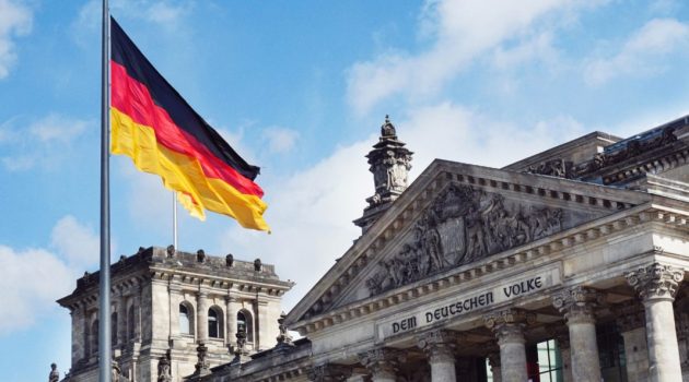 Γερμανία: Συμφωνία την τελευταία στιγμή για τον προϋπολογισμό του 2024 – Περικοπές για να κλείσει η «τρύπα» των 17 δισεκατομμυρίων