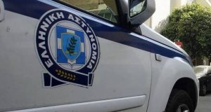 Αστυνομική καταδίωξη οχήματος στην περιφερειακή Αιγάλεω – Ταμπουρώθηκε σε σπίτι…