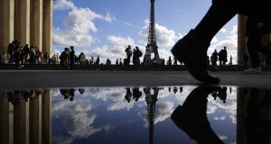 Γαλλία: Προβληματισμός στη χώρα μετά τις θανατηφόρες επιθέσεις – Αυξημένα…