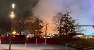 Βερολίνο: Μεγάλη πυρκαγιά σε διάσημη χριστουγεννιάτικη αγορά – Δύο τραυματίες