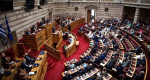Βουλή: Ψηφίστηκαν το νομοσχέδιο για το Ελληνικό Κτηματολόγιο και η…