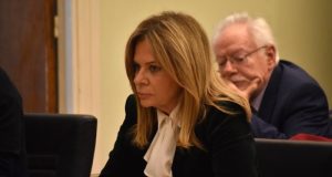 Χριστίνα Σταρακά: «Η Κυβέρνηση να ξεχάσει το λουκέτο στα Δικαστήρια…