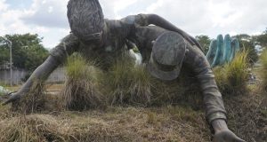 Ελ Σαλβαδόρ: Η κυβέρνηση κατεδαφίζει το Μνημείο της Συμφιλίωσης