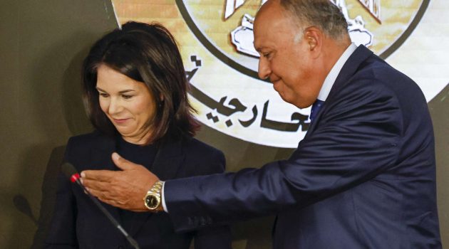 Αν. Μπέρμποκ: Αίγυπτος και Γερμανία συμφωνούν πως η Γάζα και η Δυτική Όχθη ανήκουν στους Παλαιστίνιους