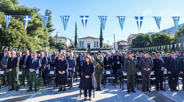 Στις εορταστικές εκδηλώσεις για την 202η επέτειο της Α’ Εθνοσυνέλευσης των Ελλήνων η Κατερίνα Σακελλαροπούλου