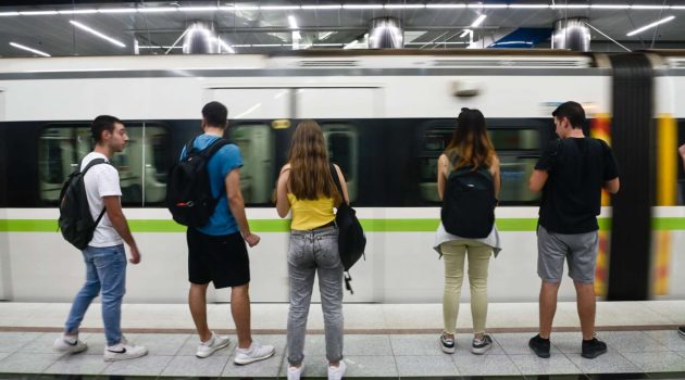 Ερώτηση βουλευτών ΣΥΡΙΖΑ για τα δικαιώματα των επιβατών – Η απάντηση του υπ. Μεταφορών με «έξι αλήθειες»