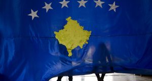 Κόσοβο: Οι Σέρβοι συγκεντρώνουν υπογραφές για την καθαίρεση των Αλβανών…