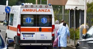 Ιταλία: Γρίπη και κορονοϊος πιέζουν το Εθνικό Σύστημα Υγείας