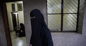 Ιράν: Μια γυναίκα καταδικάστηκε σε 74 μαστιγώσεις επειδή δεν φορούσε…