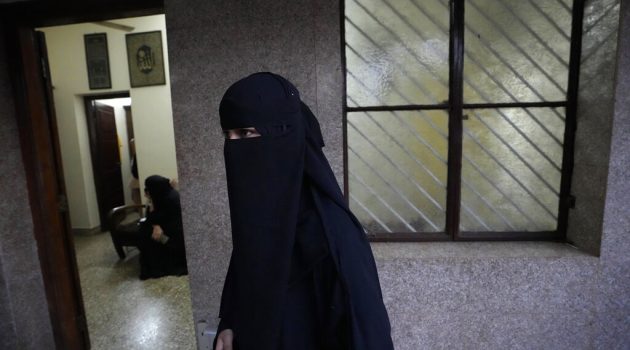 Ιράν: Μια γυναίκα καταδικάστηκε σε 74 μαστιγώσεις επειδή δεν φορούσε μαντίλα