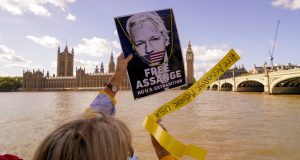 Συνήγορος Τζούλιαν Ασάνζ: Η ζωή του ιδρυτή του WikiLeaks κινδυνεύει…