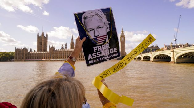 Συνήγορος Τζούλιαν Ασάνζ: Η ζωή του ιδρυτή του WikiLeaks κινδυνεύει αν εκδοθεί στις ΗΠΑ