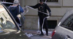 Ισπανία: Τρία αδέλφια βρέθηκαν δολοφονημένα στο σπίτι τους – Ήταν…