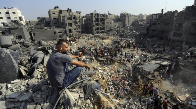 Το Ηνωμένο Βασίλειο θα διακόψει προσωρινά τη χρηματοδότηση της υπηρεσίας αρωγής του ΟΗΕ στη Γάζα