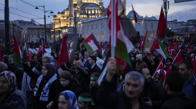 Τουρκία: Ογκώδεις διαδηλώσεις στην Κωνσταντινούπολη «κατά της τρομοκρατίας του PKK και του Ισραήλ»