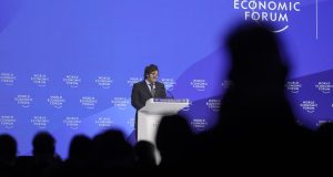 Νταβός: Ο πρόεδρος της Αργεντινής Μιλέι προειδοποιεί για τους «κινδύνους»…