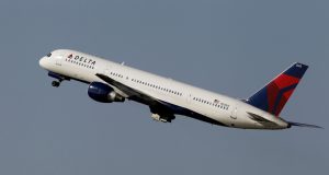 ΗΠΑ: Αποκολλήθηκε τροχός από Boeing 757 καθώς τροχοδρομούσε για να…
