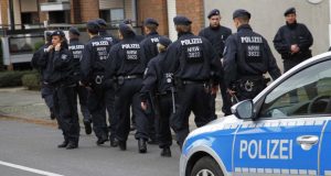 Γερμανία: Οχηματαγωγό όπου επέβαινε ο υπουργός Οικονομίας και αντικαγκελάριος «πολιόρκησαν»…