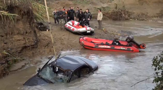 Τραγωδία στην Ηλεία: Το ζευγάρι χάθηκε στα ορμητικά νερά μπροστά στα μάτια συγχωριανών – Άκαρπες οι έρευνες για τον οδηγό