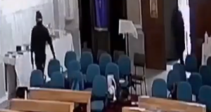 Βίντεο ντοκουμέντο από την επίθεση με έναν νεκρό σε καθολική…