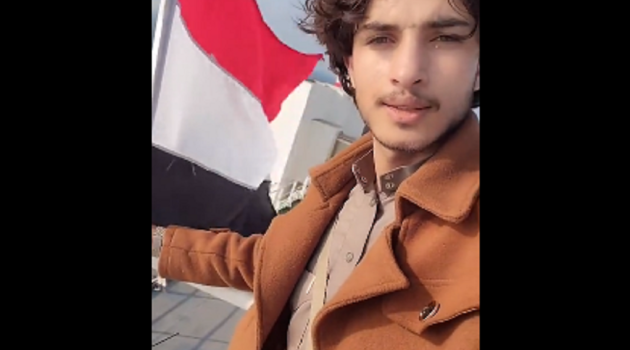 Viral νεαρός «πειρατής» από την Υεμένη για την ομοιότητά του με τον Τιμοτέ Σαλαμέ (video)