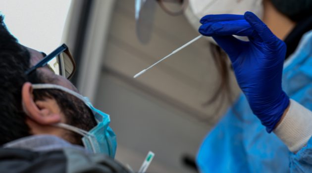 Κορονοϊός: 1.818 ασθενείς νοσηλεύονται σε απλές κλίνες – Καλπάζει η παραλλαγή JN1 – Τρεις νέοι θάνατοι από γρίπη