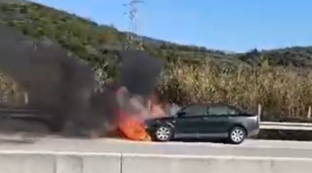 Ιόνια Οδός: Στις φλόγες τυλίχθηκε αυτοκίνητο – Σώος ο οδηγός (Video)