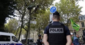 Ποινές φυλάκισης σε τρεις Γάλλους αστυνομικούς για άσκηση υπερβολικής βίας…