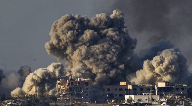 Λωρίδα της Γάζας: Ακατάπαυστοι βομβαρδισμοί από το Ισραήλ προμηνύουν τη συνέχιση του πολέμου καθ’ όλη τη διάρκεια του 2024