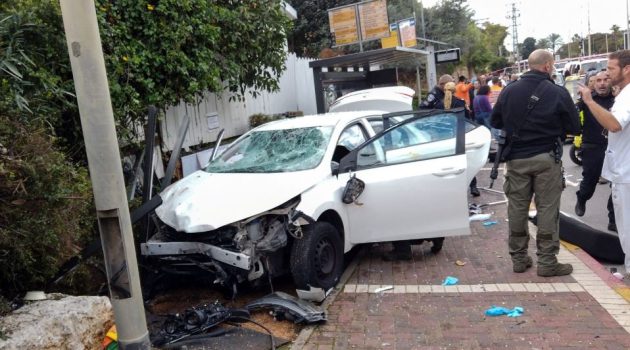 Τελ Αβίβ: Αυτοκίνητο έπεσε σε πλήθος και άγνωστος μαχαίρωσε πολίτες – Αναφορές για τραυματίες