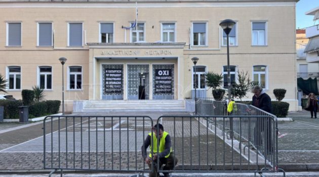 Μεσολόγγι: Κάγκελα έξω από τα Δικαστήρια – Φόβοι για «οργή λαού» κατά του Κρεοπώλη (Photos)