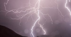 Καιρός: Καταιγίδες και θυελλώδεις νοτιάδες από τα Θεοφάνεια στη Δυτική…