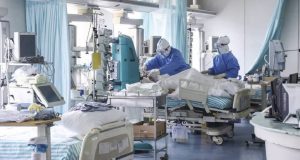 Κορονοϊός: Αυξήθηκαν οι εισαγωγές στα νοσοκομεία – Kαταγράφηκαν 309 το…