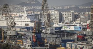 ΕΛΣΤΑΤ: Έλλειμμα 2,2 δισ. ευρώ στο εμπορικό ισοζύγιο Ελλάδας –…