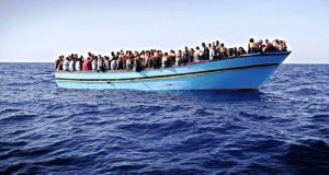Σκάφος με 70 Μετανάστες, ανάμεσά τους τρεις νεκροί, κατέπλευσε στα…