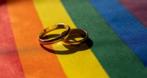 «Το σύμφωνο συμβίωσης καλύπτει τις νομικές δικλείδες για ομόφυλα ζευγάρια»…