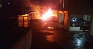 Αγρίνιο: Όχημα τυλίχθηκε στις φλόγες στην Οδό Δασκαλοπούλου